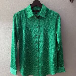Banana Republic Green Button-Down Shirt with Subtle Pattern